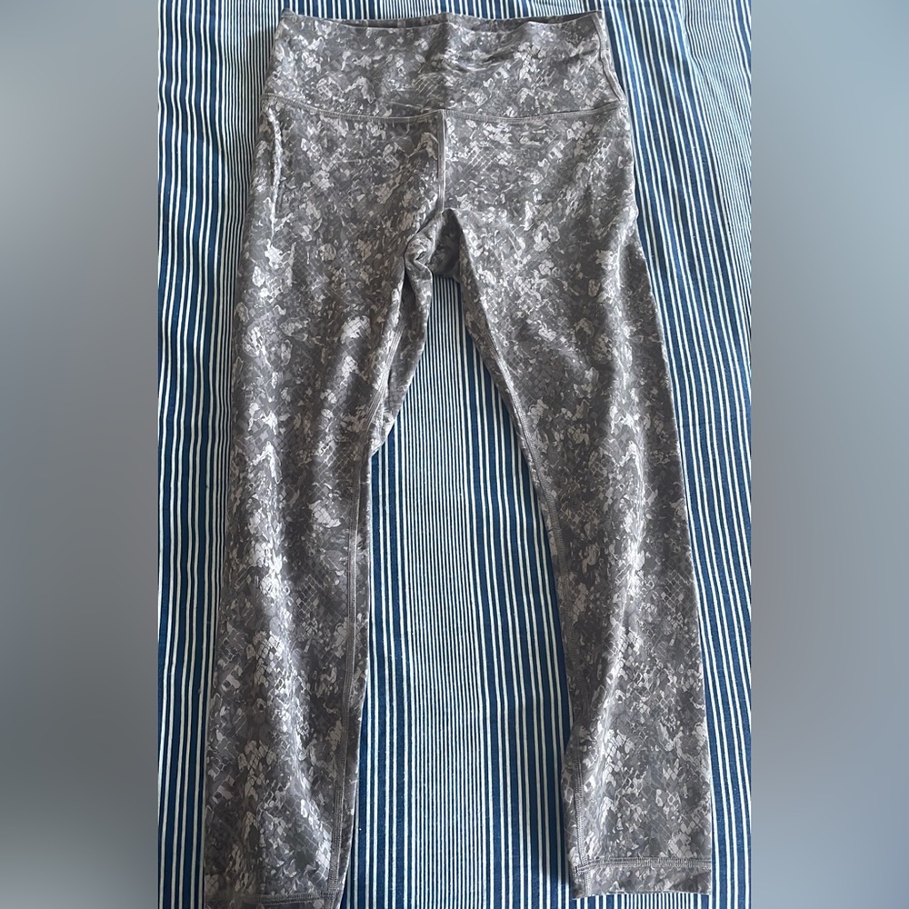 🩶 Like New lululemon wunder train 25” legging